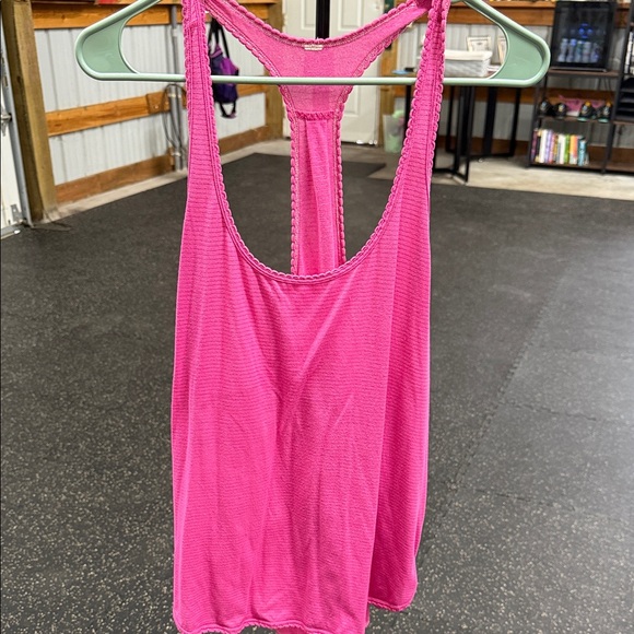 Lululemon scalloped edge Pink Racerback Tank Top - Picture 1 of 2